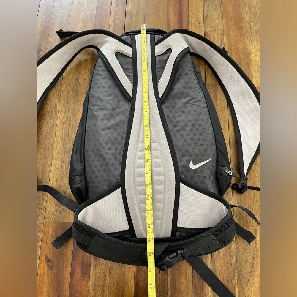 nike backpack shoe compartment Commuter Elite 1 Black/Silver, 15 Litres, Black/Black/Silver, Mini, Casual : Clothing, Shoes & Jewelry It has a separate padded laptop compartment to help keep your tech safe and organised Nike Sportswear Commute Backpack Black/Anthracite